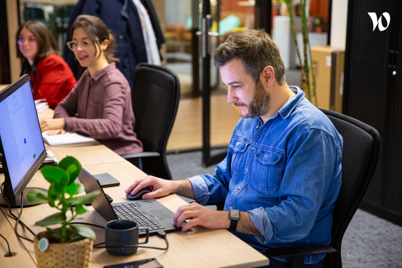 connecting-food-in-office